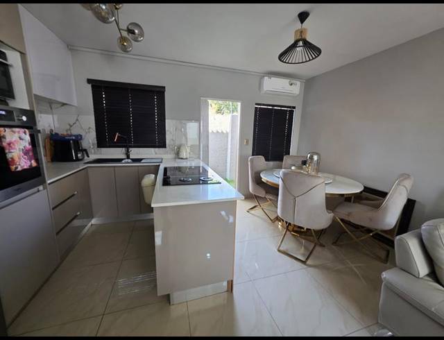 2 BEDROOM TOWNHOUSE FOR SALE IN SUNNINGHILL